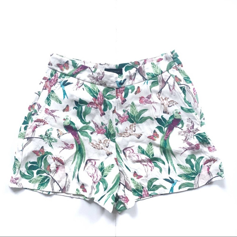 Ann Taylor 'Bird of Paradise' White/Cream Tropical Print Pleated Shorts Size 2 - Picture 5 of 7